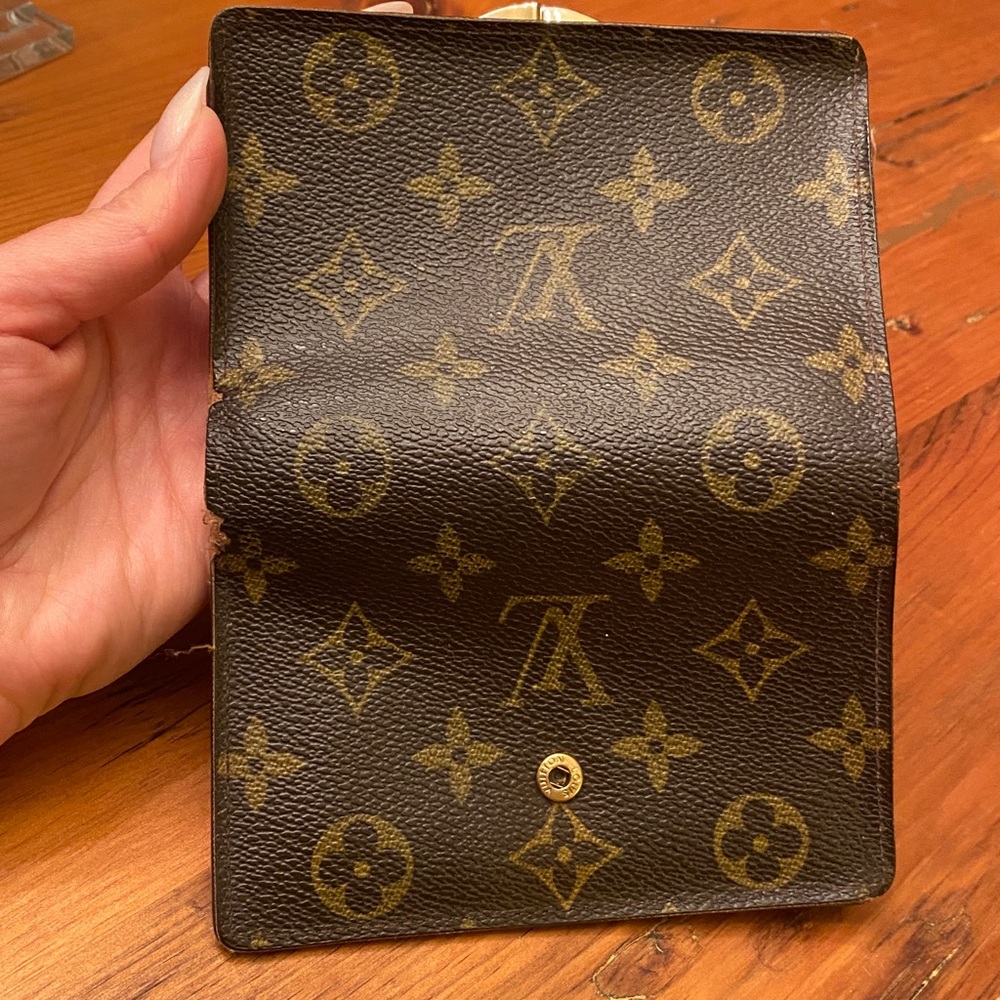 Louis Vuitton Monogram Kisslock Wallet - Picture 12 of 16